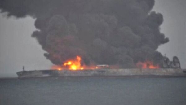 Çin kıyısı açıklarında patlama riski taşıyan bir tanker alev aldı - Sputnik Türkiye