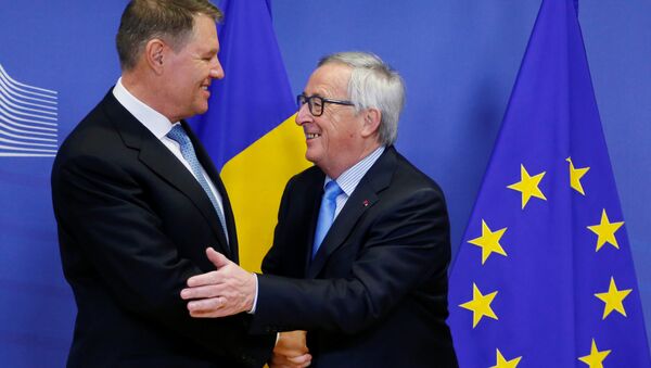 AB Komisyonu Başkanı Jean-Claude Juncker ve Romanya Cumhurbaşkanı Klaus Werner Iohannis - Sputnik Türkiye