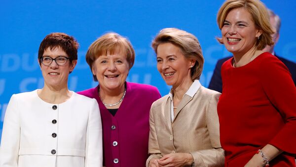Annegret Kramp-Karrenbauer, Angela Merkel, Ursula von der Leyen ve Julia Kloeckner - Sputnik Türkiye