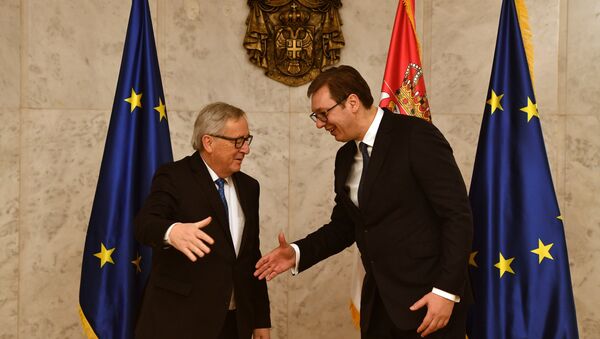 Avrupa Birliği (AB) Komisyonu Başkanı Jean-Claude Juncker ile Sırbistan Cumhurbaşkanı Aleksandar Vucic - Sputnik Türkiye