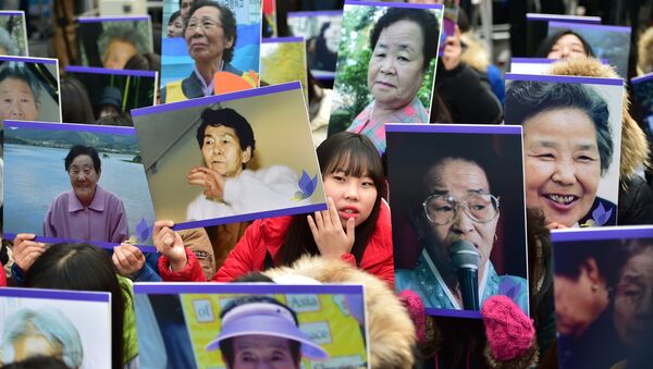 Japonya'nın 2. Dünya Savaşı'nda Güney Koreli kadınları 'rahatlama kadınları' adı altında seks kölesi yapması Seul Japonya Büyükelçiliği önü protesto  - Sputnik Türkiye