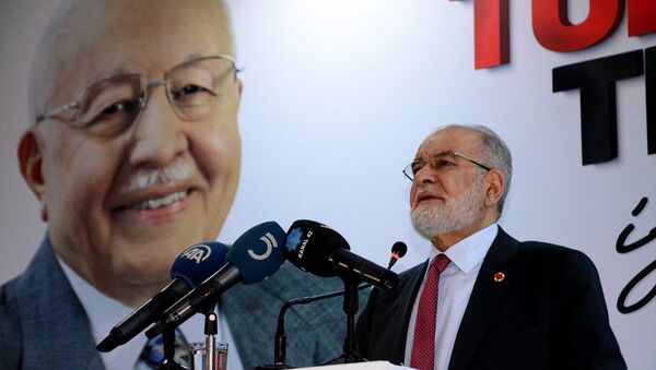 Saadet Partisi (SP) Genel Başkanı Temel Karamollaoğlu, Karaman'daki partisinin kongresine katılarak konuşma yaptı. - Sputnik Türkiye