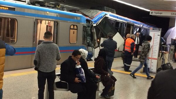 İstanbul'da iki tramvay çarpıştı - Sputnik Türkiye