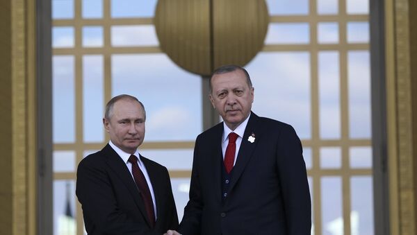 Cumhurbaşkanı Recep Tayyip Erdoğan, Cumhurbaşkanlığı Külliyesi'nde Rusya Devlet Başkanı Vladimir Putin'i resmi törenle karşıladı. - Sputnik Türkiye
