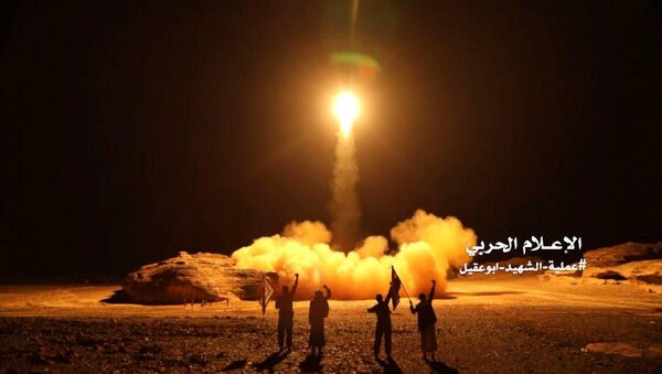 Yemen, Husi kuvvetleri Suudi Arabistan'a yönelik füze saldırısı görüntüleri yayımladı, 25 Mart 2018 - Sputnik Türkiye