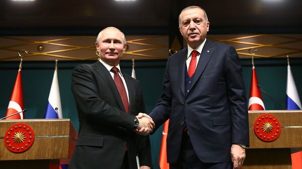 Cumhurbaşkanı Recep Tayyip Erdoğan, Cumhurbaşkanlığı Külliyesi'nde Rusya Devlet Başkanı Vladimir Putin ile baş başa ve heyetler arası görüşme geçekleştirdi - Sputnik Türkiye