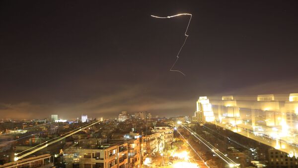 ABD ve müttefikleri Suriye’ye füzelerle saldırdı - Sputnik Türkiye