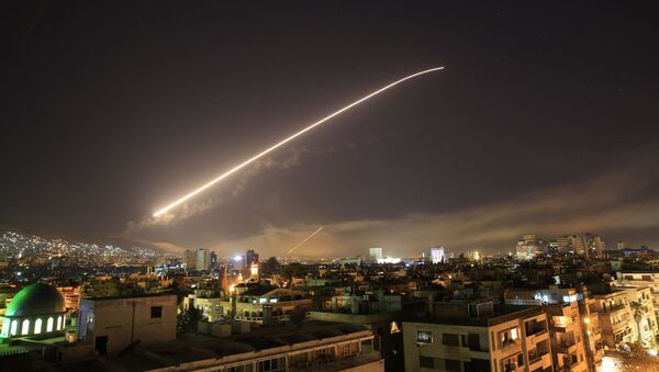 ABD ve müttefikleri Suriye’ye füzelerle saldırdı - Sputnik Türkiye