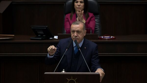 Cumhurbaşkanı ve AK Parti Genel Başkanı Recep Tayyip Erdoğan, partisinin TBMM Grup Toplantısına katıldı. - Sputnik Türkiye