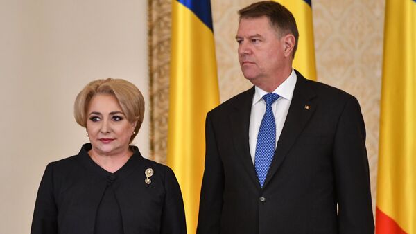 Romanya'da Başbakan Viorica Dancila ile Cumhurbaşkanı Klaus Iohannis (sağda) - Sputnik Türkiye