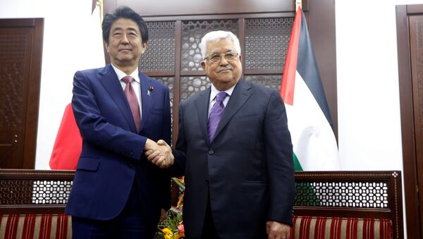 Japonya Başbakanı Şinzo Abe- Filistin lideri Mahmud Abbas - Sputnik Türkiye
