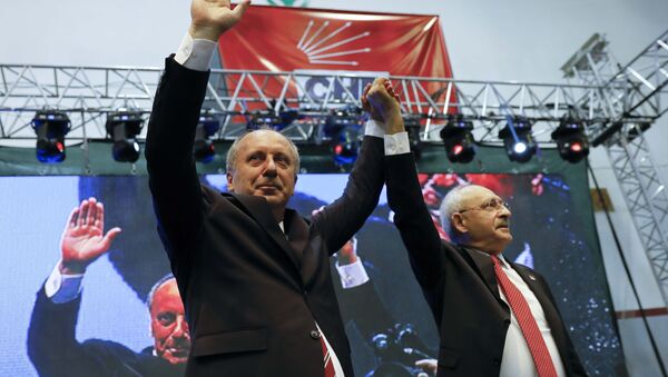 Muharrem İnce, Kemal Kılıçdaroğlu için Kendisini eleştirmiş, karşısında aday olmuş birisini cumhurbaşkanı göstermek her babayiğidin hakkı değildir dedi. - Sputnik Türkiye
