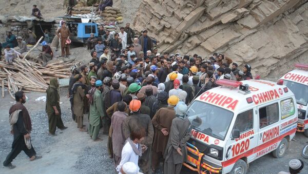 Pakistan'ın Kuetta kentinde bir kömür madeninde meydana gelen metan gazı patlamasında 16 madenci hayatını kaybetti. Patlama sonrası olay yerine sağlık ekipleri sevk edildi. - Sputnik Türkiye