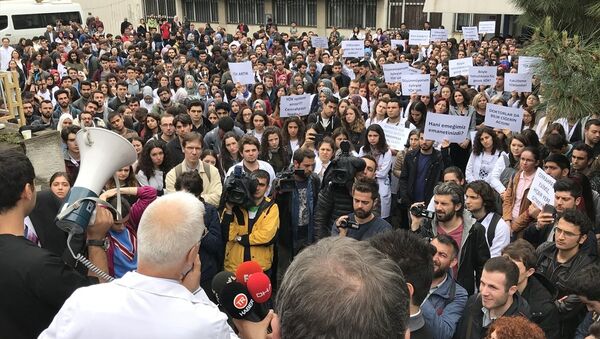 Cerrahpaşa Tıp Fakültesi bölünme protestosu - Sputnik Türkiye