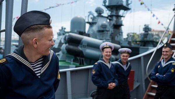 Karadeniz Filosu’nda görevli denizciler Sivastopol’deki savaş gemisinde - Sputnik Türkiye