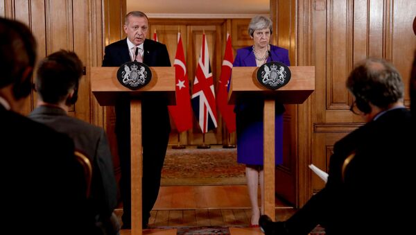 Cumhurbaşkanı Erdoğan-İngiltere Başbakanı May - Sputnik Türkiye