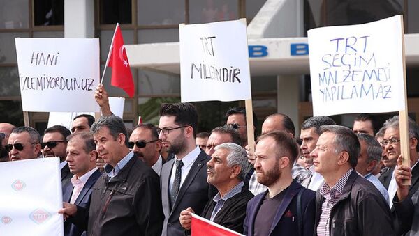 TRT çalışanlarından protesto: Şiddete karşıyız, tarafsız yayınız - Sputnik Türkiye