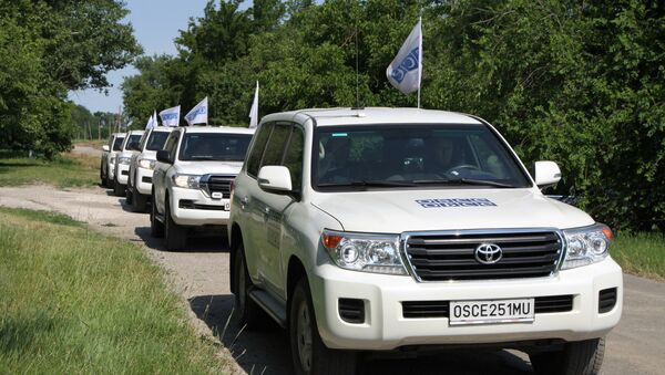 AGİT ve Donetsk Acil Durumlar Bakanlığı’na ait araçlar - Sputnik Türkiye