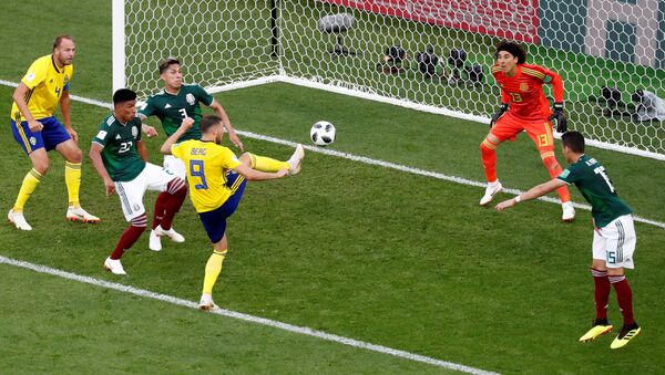 Soccer Football - World Cup - Group F - Mexico vs Sweden - Ekaterinburg Arena, Yekaterinburg, Russia - June 27, 2018 Sweden's Marcus Berg misses a chance to score - Sputnik Türkiye