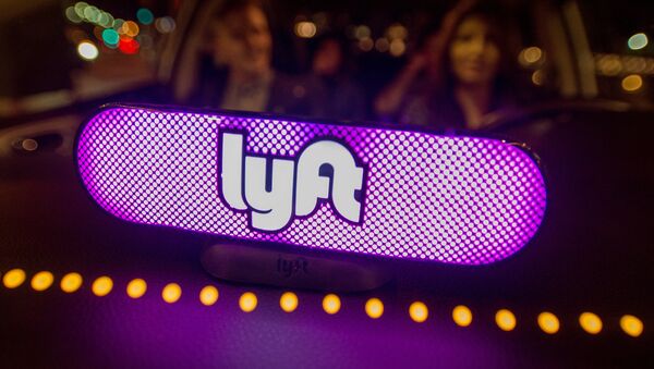 In this image distributed on Thursday, Feb. 9, 2017, Lyft's new Amp glows on the dashboard of a car in San Francisco. - Sputnik Türkiye