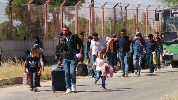 Bayram ziyaretine giden 40 bini aşkın Suriyeli döndü - Sputnik Türkiye