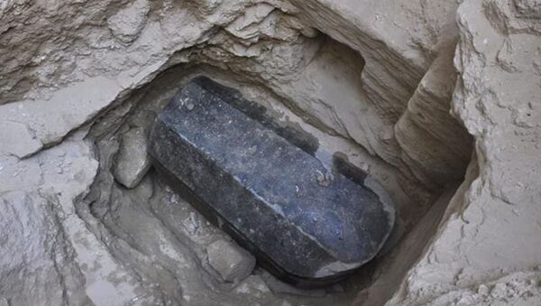 Mısır’da bulunan kara lahit mezar içinden 3 mumya çıktı - Sputnik Türkiye
