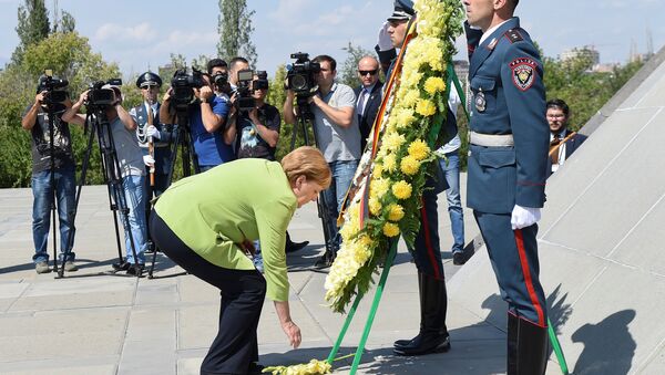 Almanya Başbakanı Angela Merkel, Erivan'daki 1915 anıtına çelenk bıraktı - Sputnik Türkiye