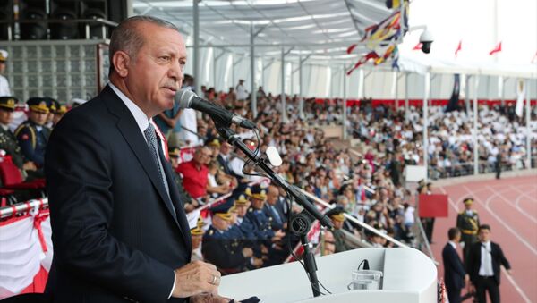 Cumhurbaşkanı Recep Tayyip Erdoğan, 30 Ağustos Zafer Bayramı dolayısıyla Kara Harp Okulunda Milli Savunma Üniversitesi Harp Okulları Mezuniyet Töreni'ne katılarak konuştu. - Sputnik Türkiye