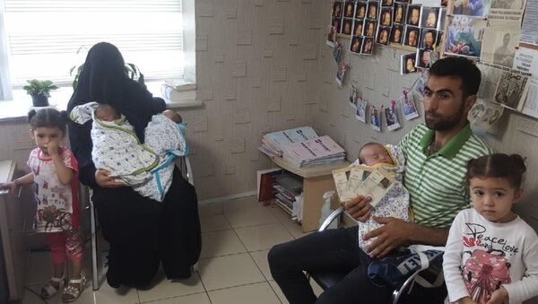 Suriyeli çift üçüz bebeklerine Recep, Tayyip, Erdoğan isimlerini verdi - Sputnik Türkiye