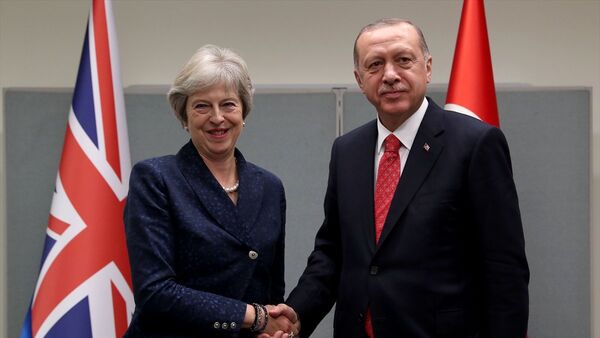 Cumhurbaşkanı Recep Tayyip Erdoğan, İngiltere Başbakanı Theresa May - Sputnik Türkiye