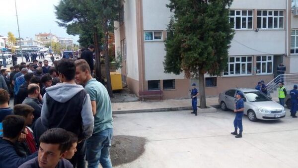 Denizli'de '14 yaşındaki kız çocuğuna cinsel istismar' iddiası: 5 gözaltı - Sputnik Türkiye