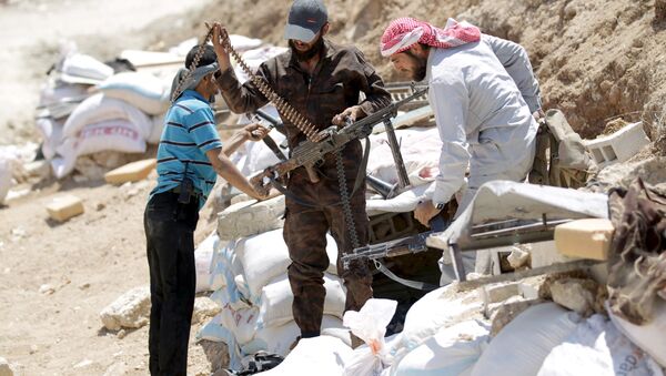 Ahrar'uş Şam militanları, İdlib'in kırsalındaki Cebel Arbein'de silahlarını hazırlarken (Mayıs 2015) - Sputnik Türkiye