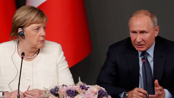 Rusya Devlet Başkanı Vladimir Putin ve Almanya Başbakanı Angela Merkel - Sputnik Türkiye