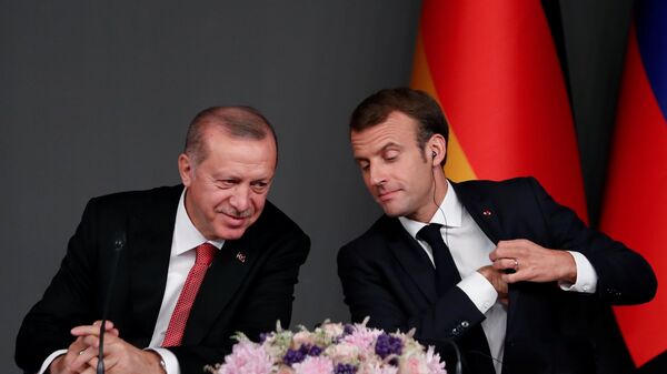 Türkiye Cumhurbaşkanı Recep Tayyip Erdoğan ve Fransa Cumhurbaşkanı Emmanuel Macron - Sputnik Türkiye