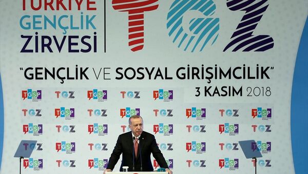 Erdoğan Türkiye Gençlik Zirvesi'nde - Sputnik Türkiye