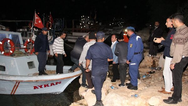 Mersin'in Erdemli ilçesi açıklarında sığınmacıları taşıyan tekne battı - Sputnik Türkiye