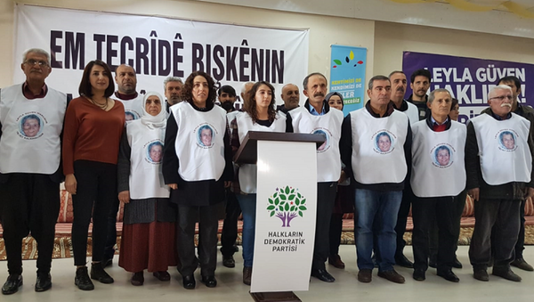 Diyarbakır'da 16 HDP'li, Öcalan için açlık grevi başlattı - Sputnik Türkiye