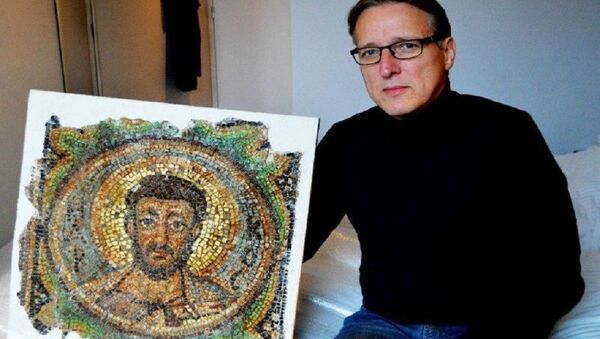 'Sanatın Indiana Jones'u' Kuzey Kıbrıs'tan çalınmış mozaiği buldu - Sputnik Türkiye