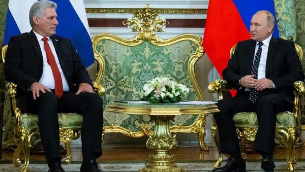 Rusya lideri Vladimir Putin- Küba Devlet Başkanı Miguel Diaz-Canel - Sputnik Türkiye