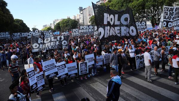 Arjantin'in başkenti Buenos Aires'de protestocular G20 zirvesine karşı yürüyüş düzenledi. - Sputnik Türkiye