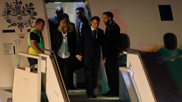 Macron'u Arjantin'de 'sarı yelekli' havalimanı görevlisi karşıladı - Sputnik Türkiye