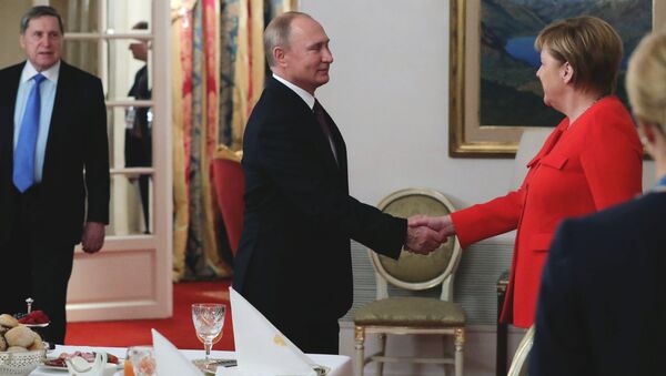 Rusya Devlet Başkanı Vladimir Putin Almanya Başbakanı Angela Merkel G20 - Sputnik Türkiye