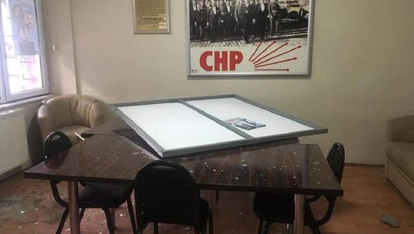 Kayseri'de CHP ilçe binasına saldırı - Sputnik Türkiye