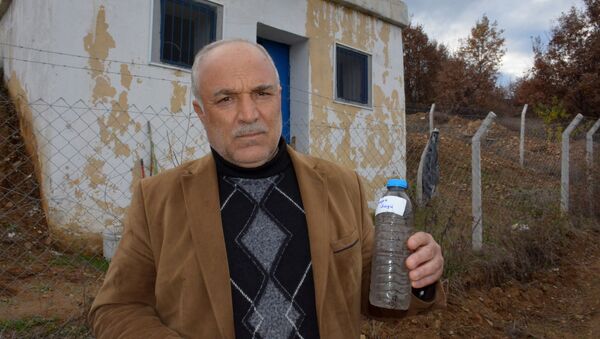 'Köyün içme suyuna atık motor yağı karıştırıldı' iddiası - Sputnik Türkiye