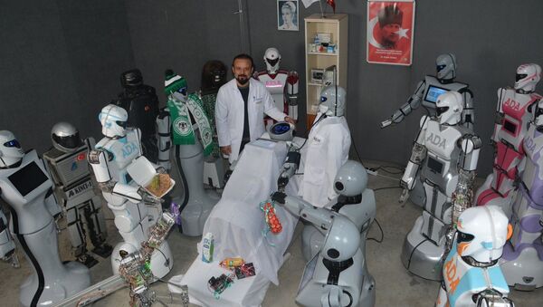 Robot Mini Ada'ya 'arkadaşlarından' ziyaret - Sputnik Türkiye