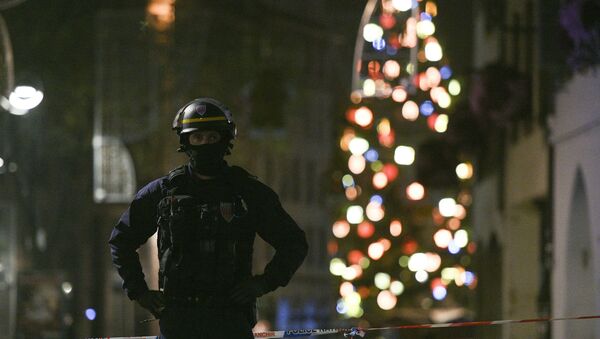 A policeman patrols in the rue des Grandes Arcades in Strasbourg, eastern France, after a shooting breakout, on December 11, 2018. - Sputnik Türkiye