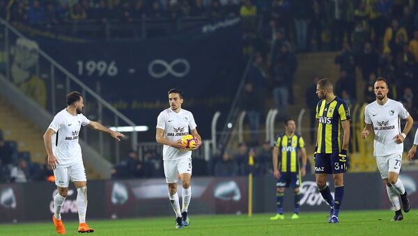 Spor Toto Süper Lig'in 16. haftasında Fenerbahçe 2-0 öne geçtiği maçta Büyükşehir Belediye Erzurumspor ile 2-2 berabere kaldı. - Sputnik Türkiye