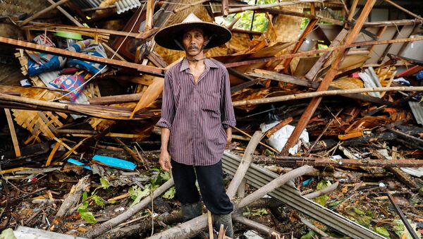 Endonezya'da, Sunda Boğazı'nda 22 Aralık'ta meydana gelen tsunamide hayatını kaybedenlerin sayısının 373'e yükseldiği bildirildi. - Sputnik Türkiye