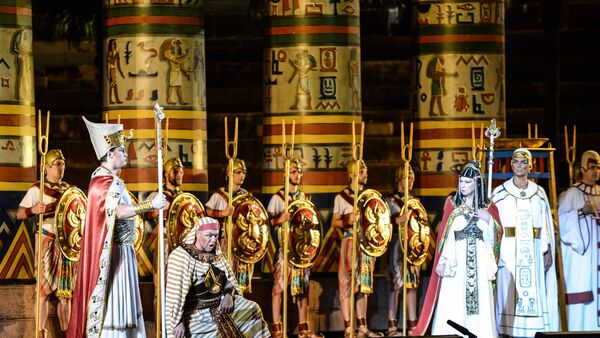Giuseppe Verdi'nin Aida operası, 2017'de Guangzhou'da sahnelenirken - Sputnik Türkiye