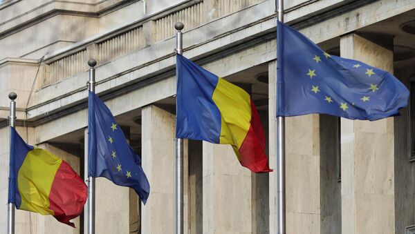 1 Ocak 2019'da AB Dönem Başkanlığını devralan Romanya'da hükümet binaları önüne bayraklar çekildi. - Sputnik Türkiye